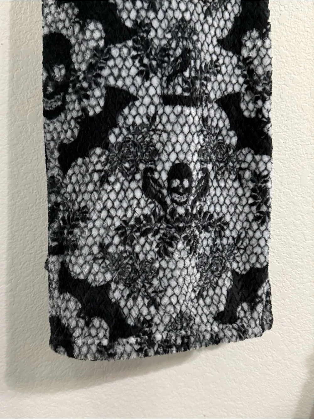 Damask skull bats oversized throw blanket